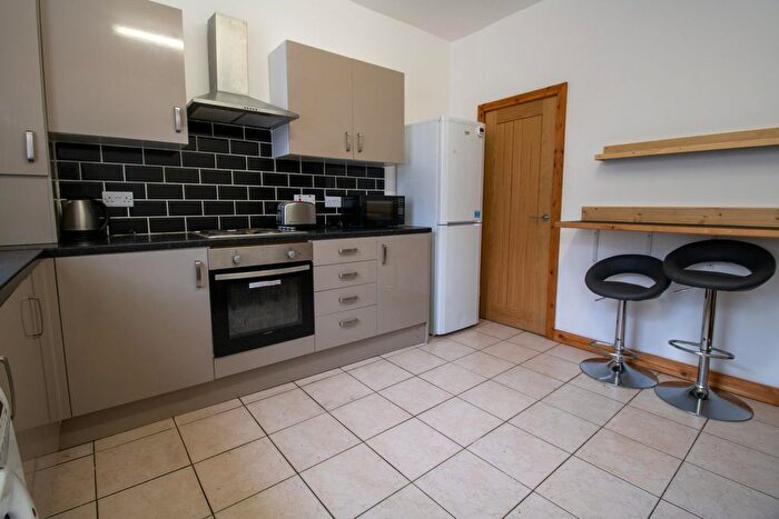 4 Bedroom Semi-Detached House To Rent In Welton Mount, Leeds, LS6