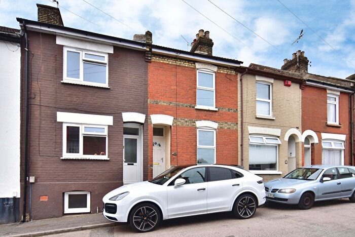 3 Bedroom Terraced House For Sale In Herbert Road, Chatham, Kent, ME4