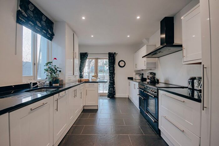 3 Bedroom End Terrace House For Sale In Pinner Road, Watford, WD19