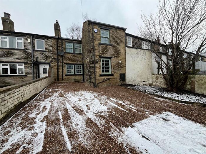 3 Bedroom Terraced House To Rent In Coll Place, Bradford, BD6