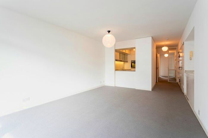 2 Bedroom Flat To Rent In Barbican, London, EC2Y