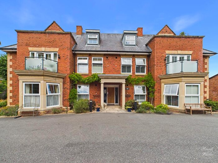 2 Bedroom Flat For Sale In Royal Court, Chandos Road, Buckingham, Buckinghamshire, MK18