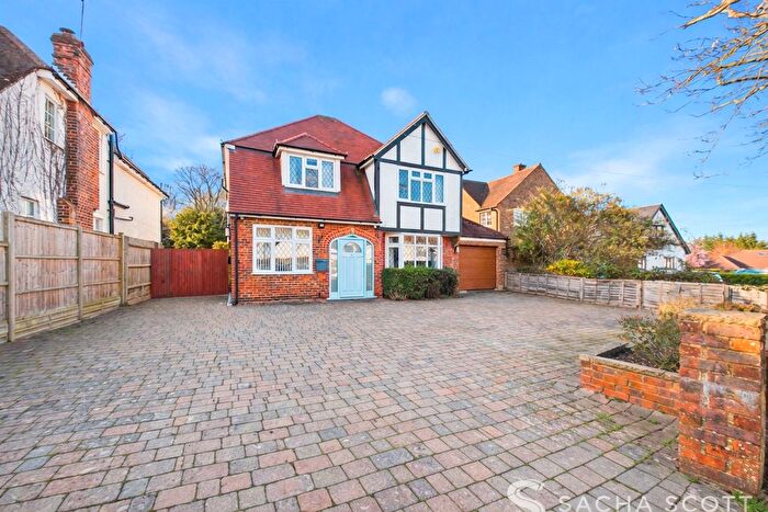4 Bedroom Detached House For Sale In Garlichill Road, Epsom, KT18