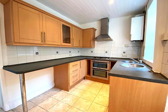 2 Bedroom House To Rent In Burnley Rd E, Rossendale, BB4