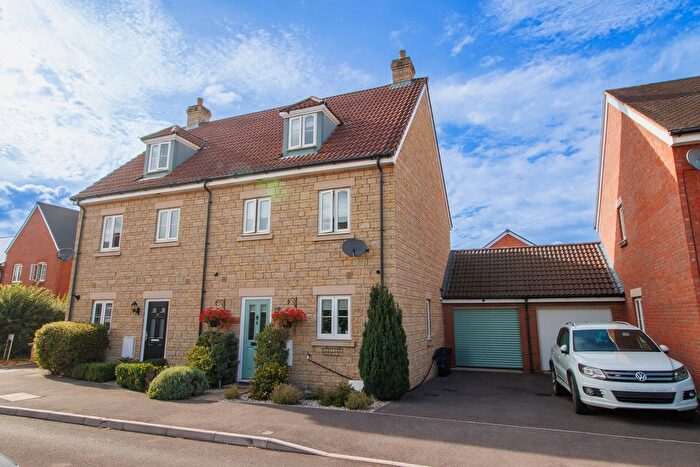 4 Bedroom Semi-Detached House For Sale In Linnet Lane, Melksham, SN12