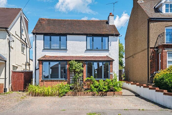 4 Bedroom Detached House For Sale In Beechcroft Road, Bushey, WD23