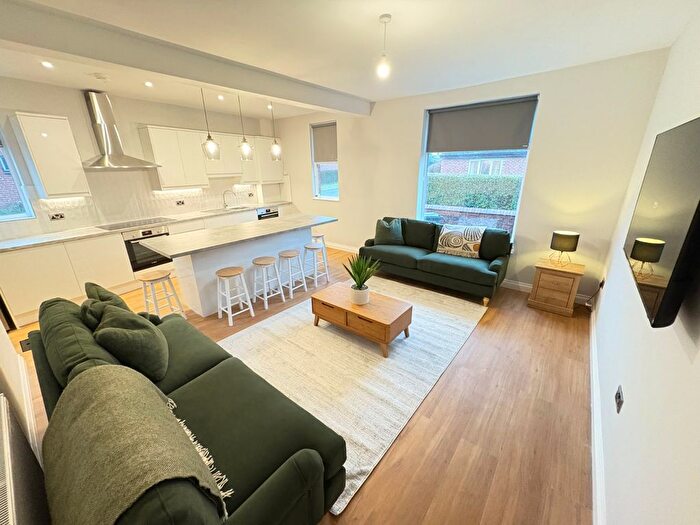 4 Bedroom Detached House To Rent In Hartley Avenue, Woodhouse, Leeds, LS6