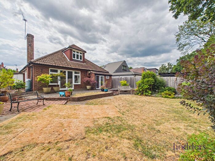 4 Bedroom Bungalow For Sale In Crosslands, Chertsey, Surrey, KT16