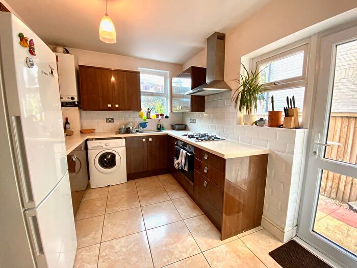 3 Bedroom Property To Rent In Farnborough Avenue, London, E17