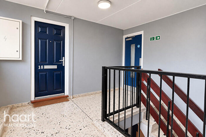 1 Bedroom Apartment For Sale In Swift Crescent, Chatham, ME5