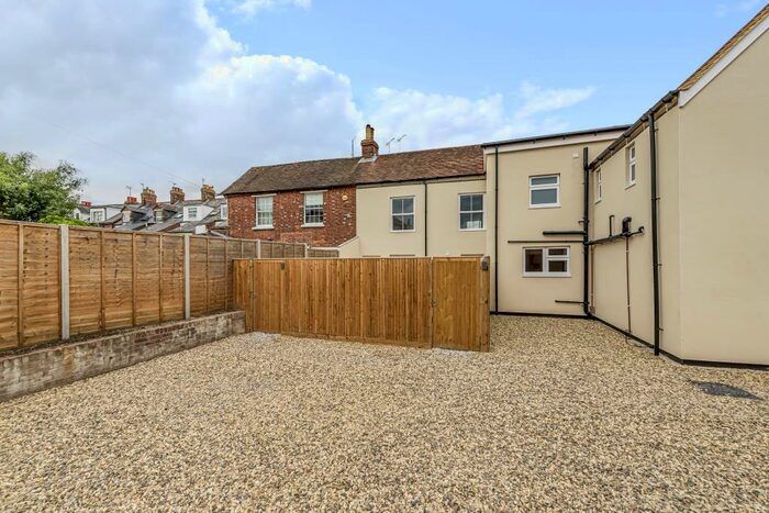 1 Bedroom Terraced House To Rent In Newbury, Berkshire, RG14
