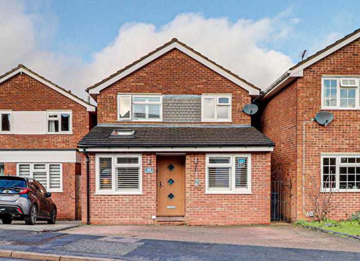 4 Bedroom Detached House For Sale In Broadstone Road, Harpenden, Hertfordshire, AL5