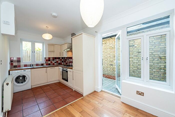 2 Bedroom Flat For Sale In Algarve Road, London, Greater London, SW18