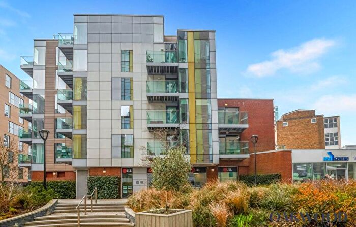 2 Bedroom Flat For Sale In Parkway Apartments, Goodchild Road, Woodberry Down, N4