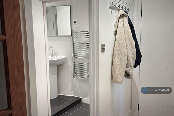 2 Bedroom Flat To Rent In Creighton Avenue, London, N10