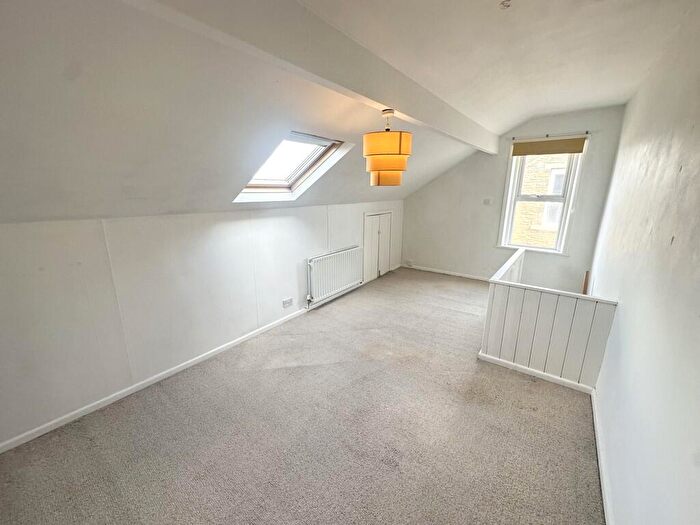 2 Bedroom End Of Terrace House To Rent In Tennyson Street, Farsley, LS28