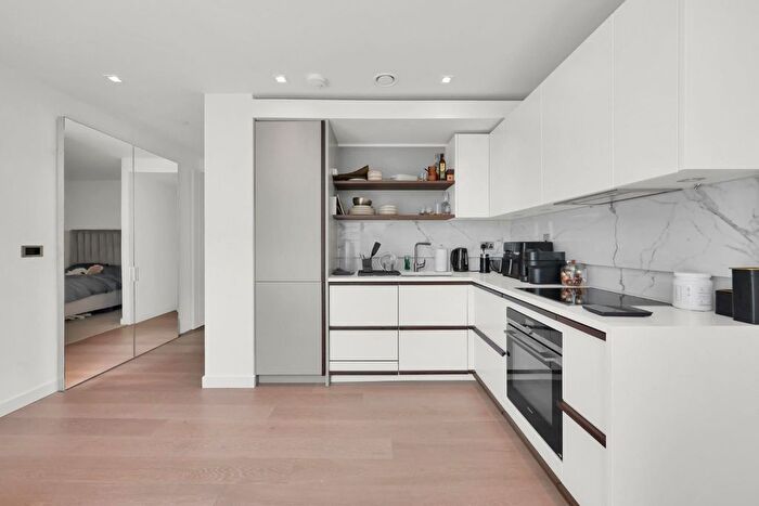1 Bedroom Flat To Rent In Westmark Tower, Edgware Road, W2