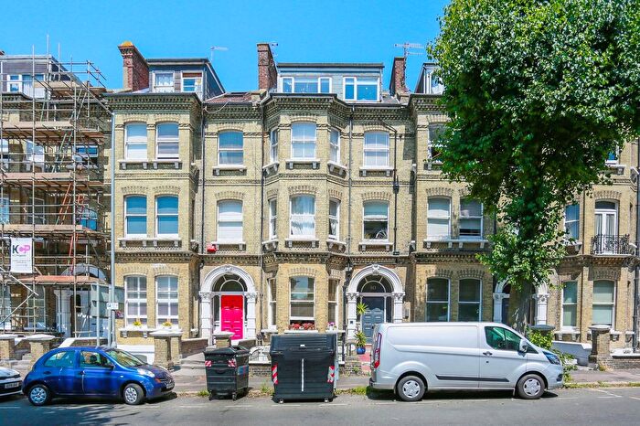 2 Bedroom Flat For Sale In Cromwell Road, Hove, BN3