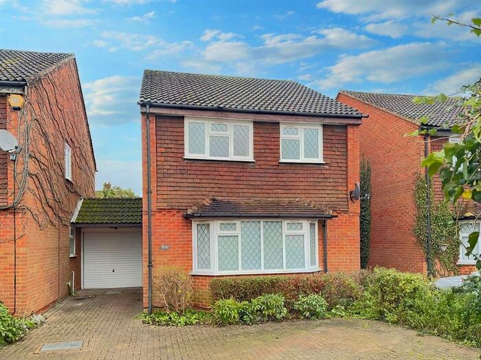 4 Bedroom Detached House To Rent In Walton Park Lane, Walton On Thames, Surrey, KT12