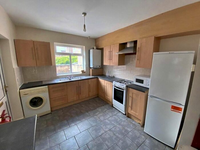 5 Bedroom Terraced House To Rent In Hall Road, Manchester, Greater Manchester, M14