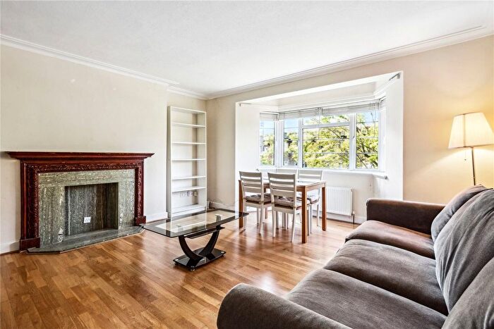 2 Bedroom Flat To Rent In Streatham Court, Streatham, SW16