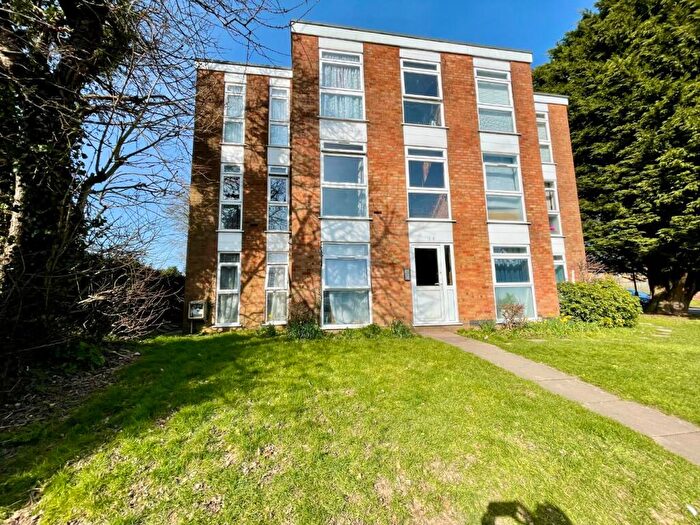 2 Bedroom Flat For Sale In Elderberry Close, Luton, Bedfordshire, LU2