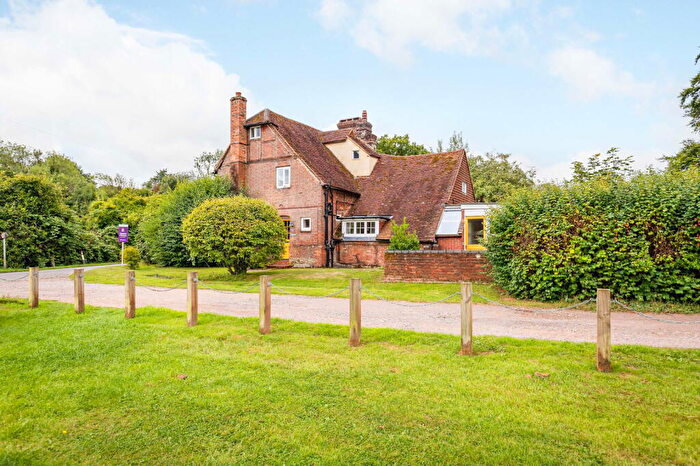 3 Bedroom Detached House For Sale In Goose Green, Gomshall, Guildford, GU5