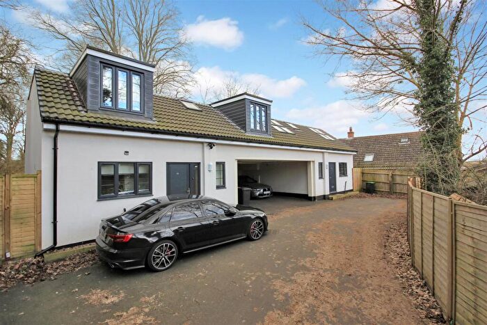 3 Bedroom Semi-Detached House For Sale In High Street, Wymington, NN10