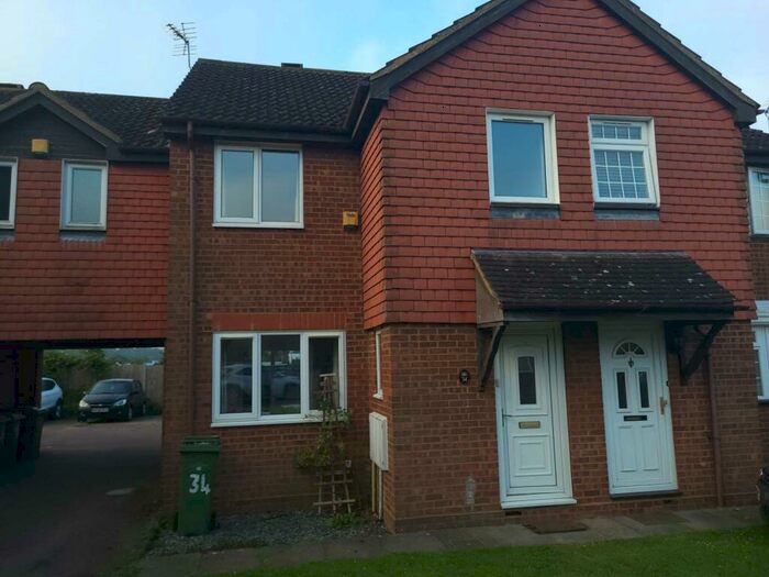 3 Bedroom Semi-Detached House To Rent In Available Now. Stunning Bed On Kidner Close, Luton, LU2
