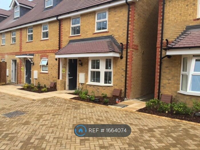 3 Bedroom Semi-Detached House To Rent In Portslade Mews, Brighton, BN41