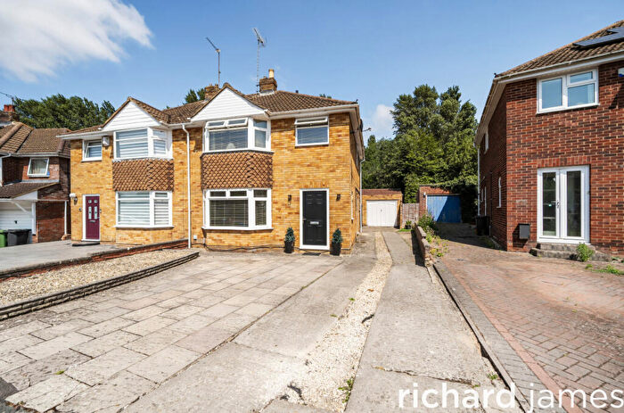 3 Bedroom Semi-Detached House For Sale In Sunningdale Road, Swindon, SN25