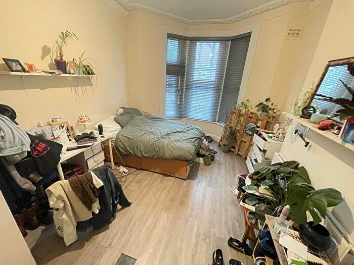 2 Bedroom Flat To Rent In Nightingale Road, London, E5