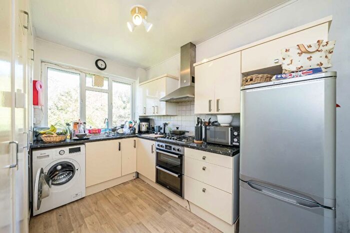 1 Bedroom Flat To Rent In Hill House Road, Streatham, SW16