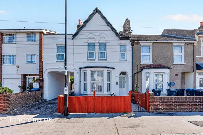 2 Bedroom Maisonette For Sale In Osborne Road, Thornton Heath, CR7