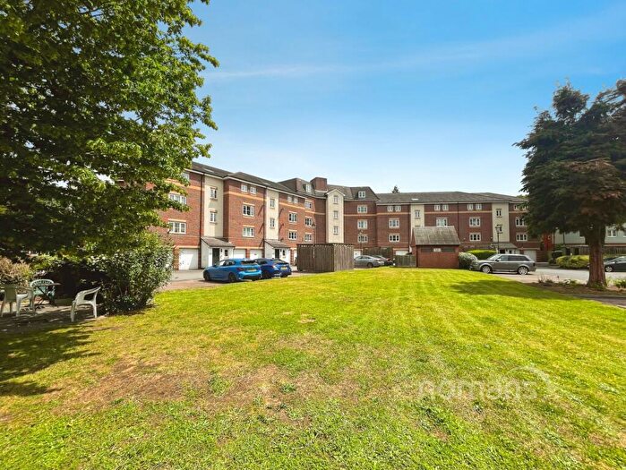 2 Bedroom Apartment For Sale In Bath Road, Slough, Berkshire, SL1
