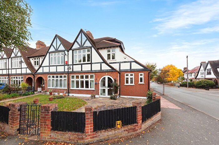 4 Bedroom Semi-Detached House For Sale In Birchwood Avenue, Beckenham, BR3