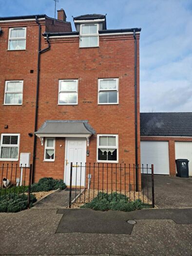 4 Bedroom End Of Terrace House To Rent In Chatsworth Road, Corby, NN18