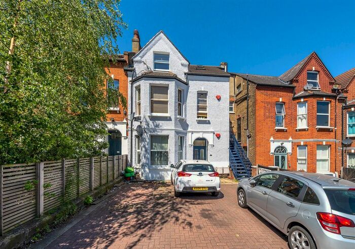 2 Bedroom Flat For Sale In Knights Hill, West Norwood, SE27