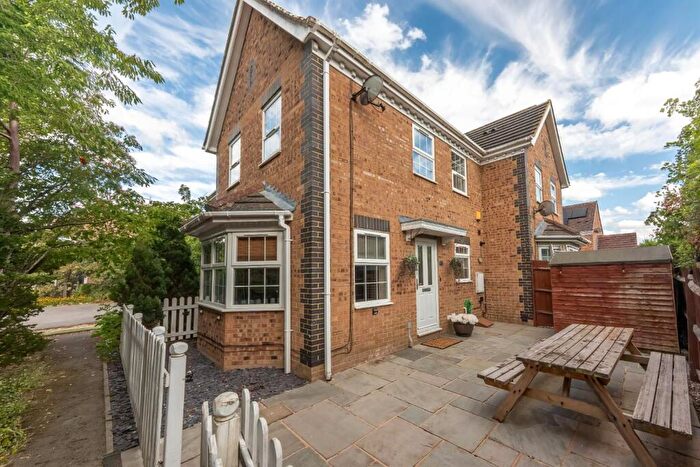 2 Bedroom House For Sale In Avocet Way, Aylesbury, HP19