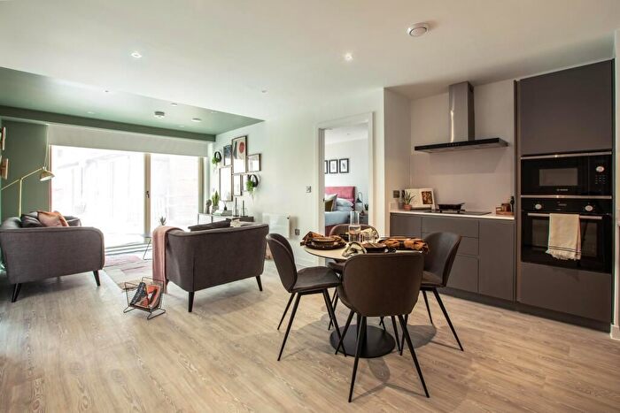 2 Bedroom Flat To Rent In Ribbon Lane, Cricklewood, London, NW2