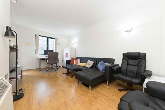 1 Bedroom Flat To Rent In Mansell Street, Tower Hill, E1