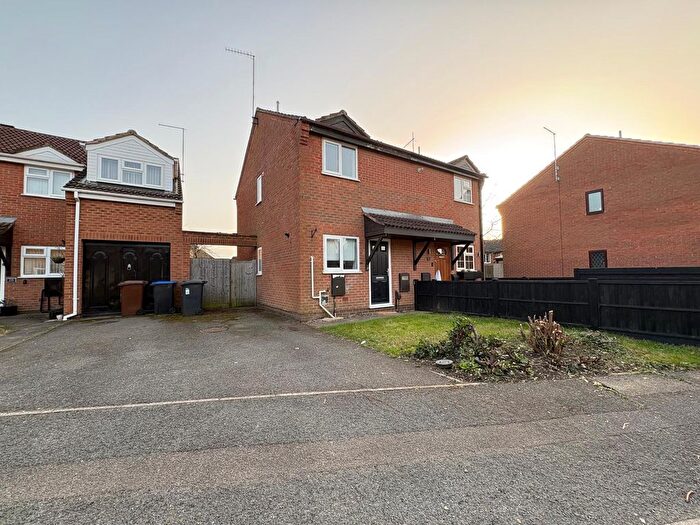 2 Bedroom Semi-Detached House To Rent In Oakgrove Place, Northampton, NN4