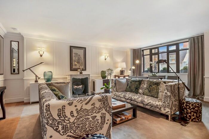 2 Bedroom Flat To Rent In Cadogan Square, London, SW1X