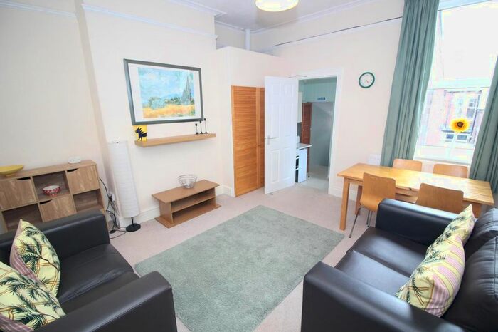 3 Bedroom Flat To Rent In Newlands Road, Jesmond, Newcastle Upon Tyne, NE2