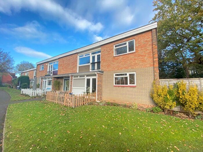 2 Bedroom Flat For Sale In Field Close, Bromley, BR1