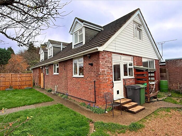 4 Bedroom Bungalow For Sale In Barton Cross, Waterlooville, Hampshire, PO8