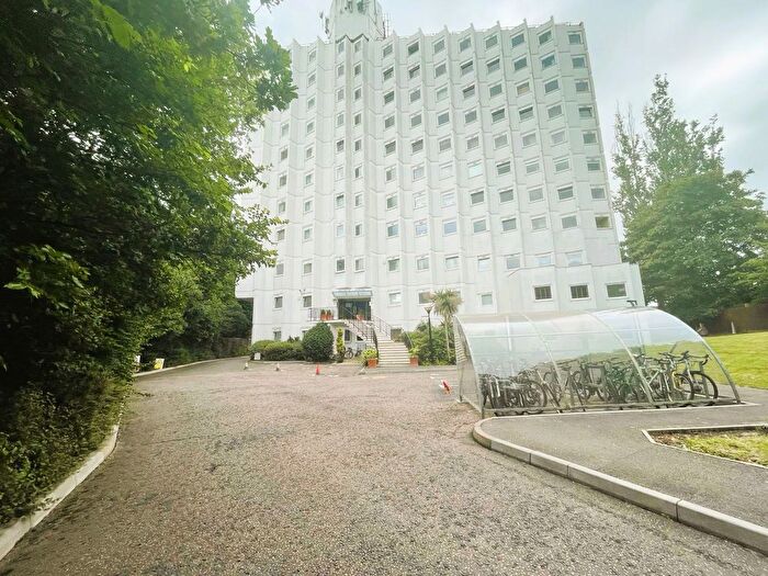 3 Bedroom Flat To Rent In Belgrave Road, London, E11