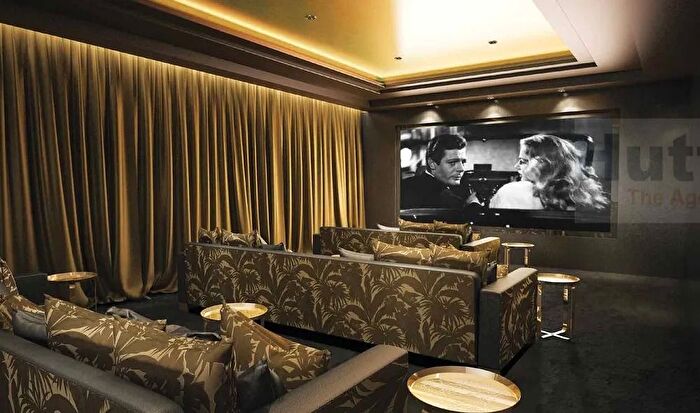 2 Bedroom Flat To Rent In Bondway, London, SW8