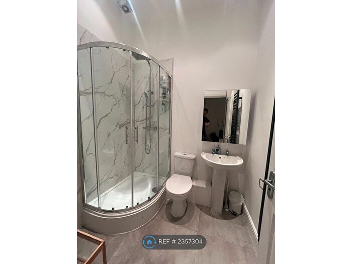 1 Bedroom Flat To Rent In Barlow Moor Road, Manchester, M20