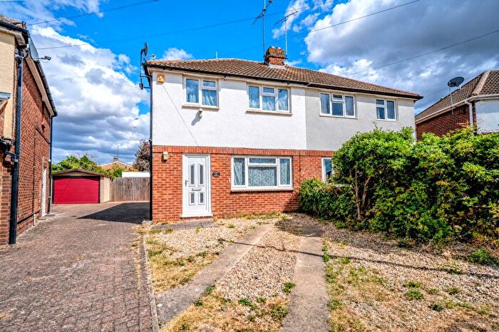 3 Bedroom Semi-Detached House For Sale In Clipstone Crescent, Leighton Buzzard, Bedfordshire, LU7